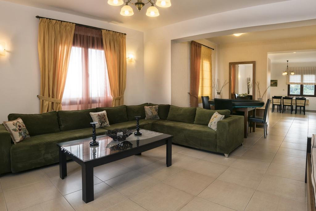 Villa Laga With Pool, 300M To Taverns, Childrens Area, Bbq! Κυριάννα Εξωτερικό φωτογραφία