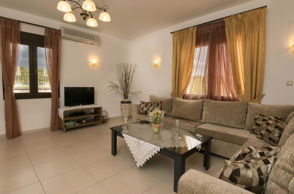 Villa Laga With Pool, 300M To Taverns, Childrens Area, Bbq! Κυριάννα Εξωτερικό φωτογραφία